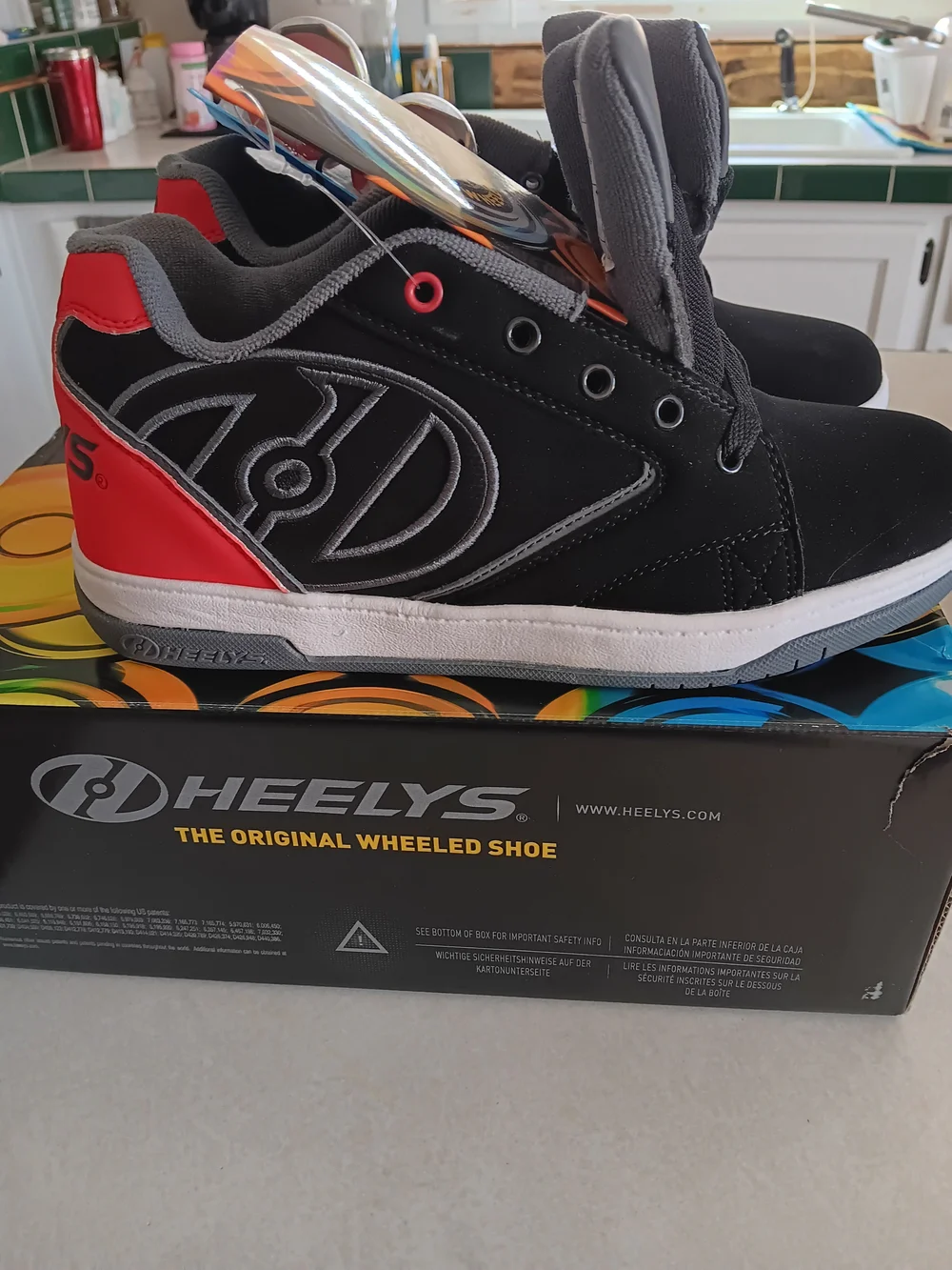 Heelys Boys  Black High-Top Skate Shoes with Red Logo Size 7